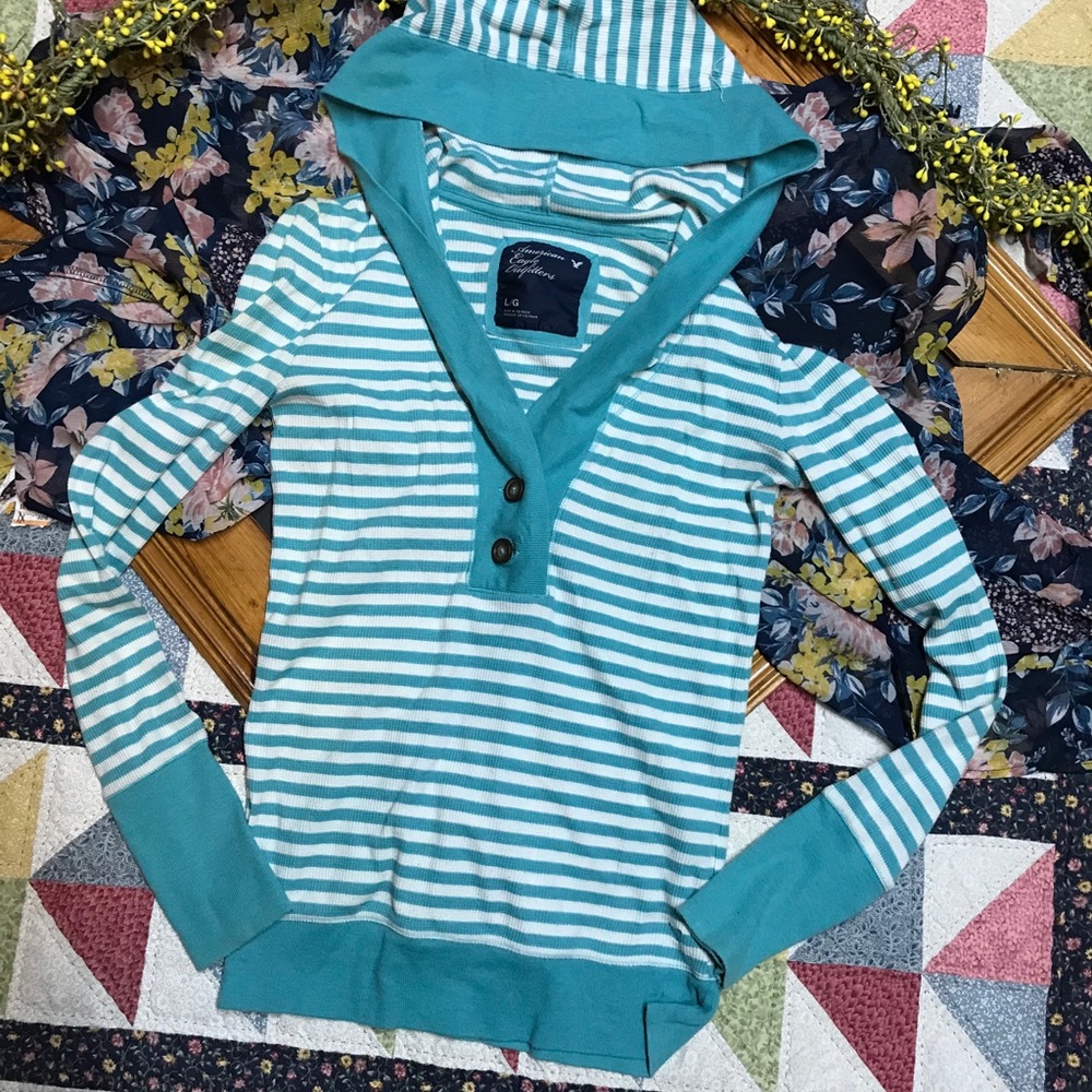 AEO long sleeve hooded tee size large